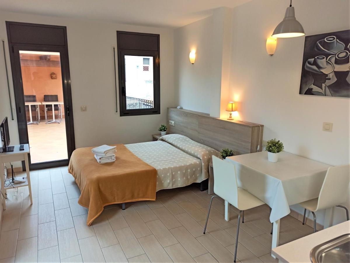 Apartaments Fonda Comerc ตอร์โรเอยา เด มอนต์กรี ภายนอก รูปภาพ