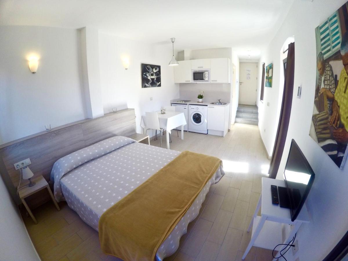 Apartaments Fonda Comerc ตอร์โรเอยา เด มอนต์กรี ภายนอก รูปภาพ
