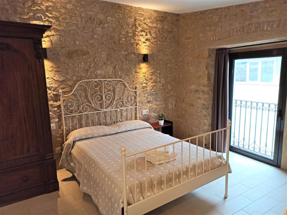 Apartaments Fonda Comerc ตอร์โรเอยา เด มอนต์กรี ภายนอก รูปภาพ
