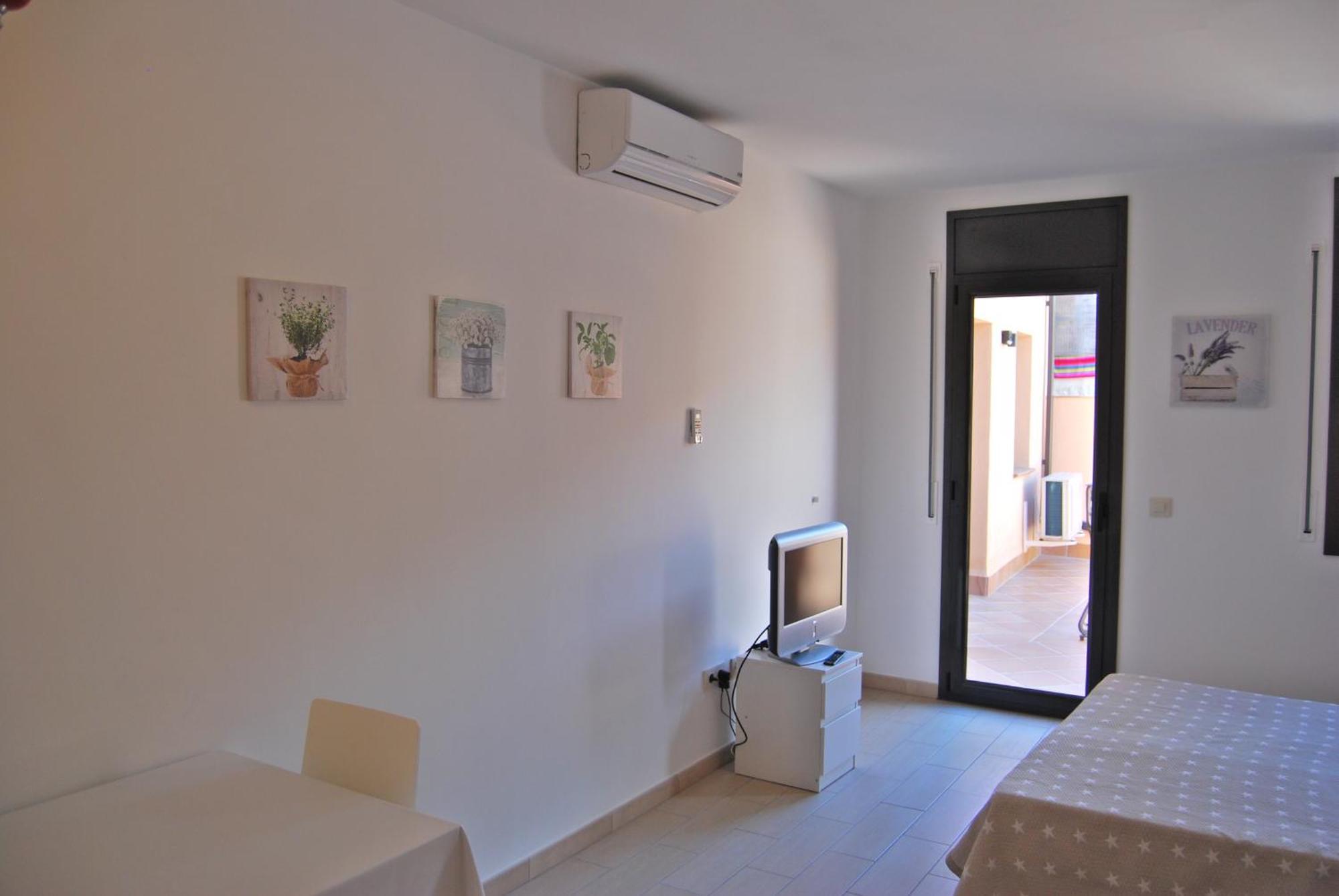 Apartaments Fonda Comerc ตอร์โรเอยา เด มอนต์กรี ภายนอก รูปภาพ