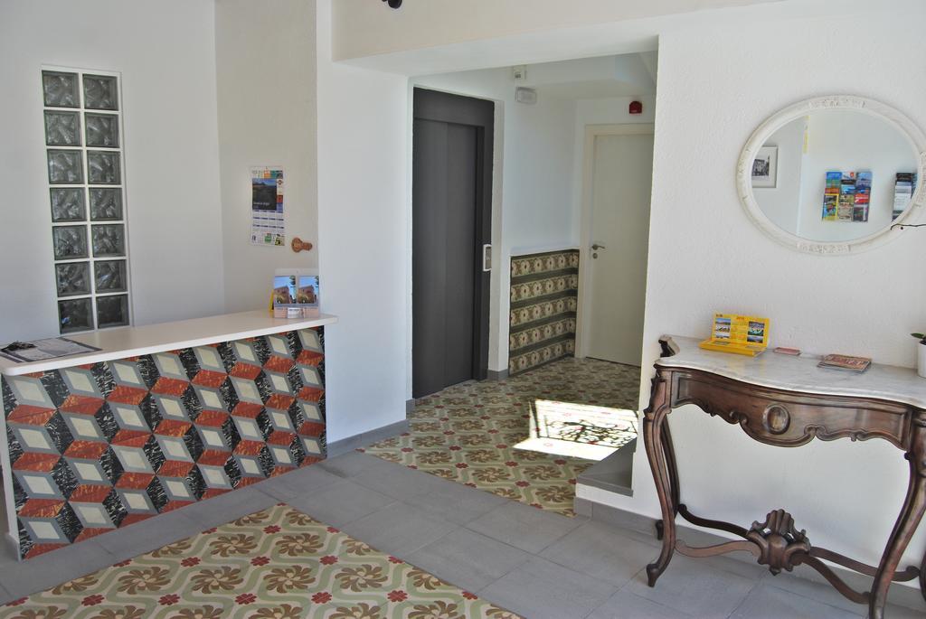 Apartaments Fonda Comerc ตอร์โรเอยา เด มอนต์กรี ภายนอก รูปภาพ