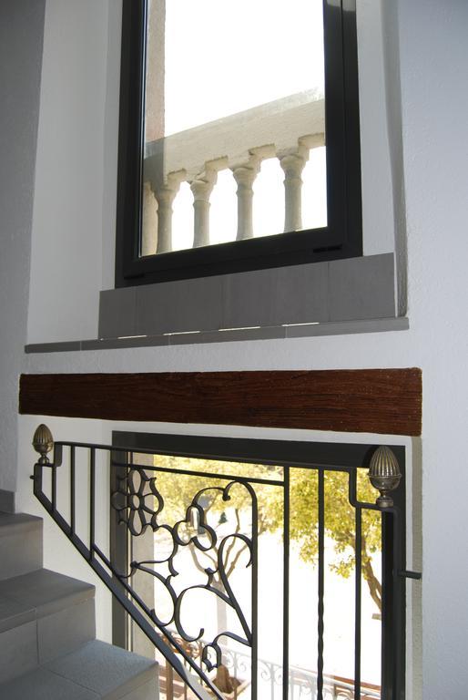 Apartaments Fonda Comerc ตอร์โรเอยา เด มอนต์กรี ภายนอก รูปภาพ