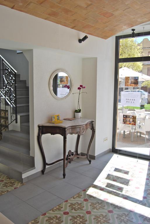 Apartaments Fonda Comerc ตอร์โรเอยา เด มอนต์กรี ภายนอก รูปภาพ